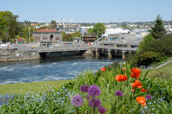 Seattle: City Highlights Tour - Starting near MoPOP and Seattle Center