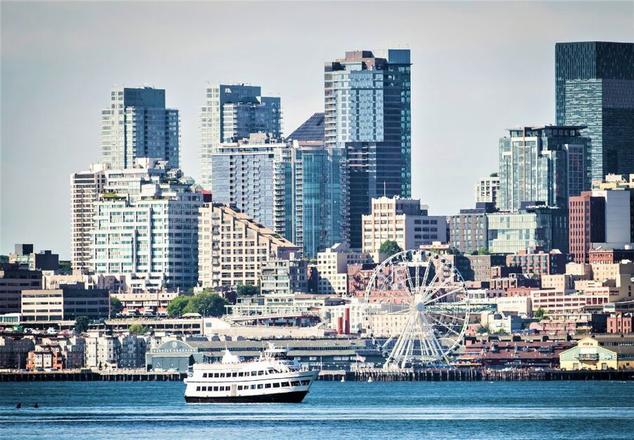 Seattle: Harbor Cruise with Local Guide - T-Mobile Park and Smith Tower