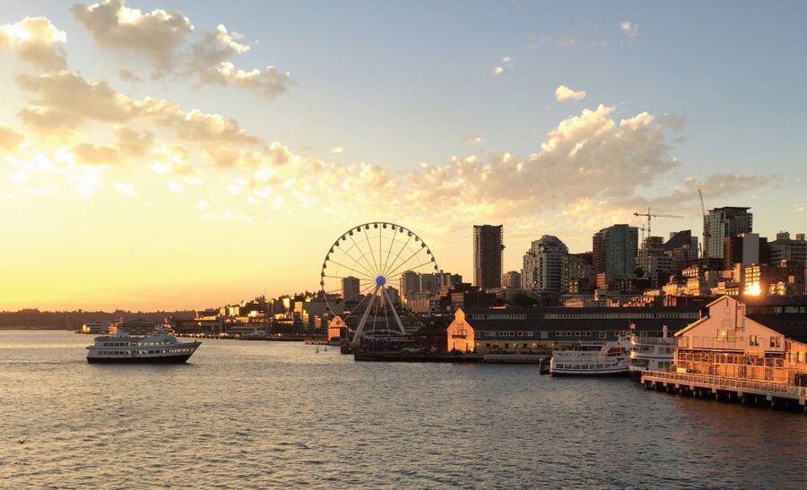Seattle: Harbor Cruise with Local Guide - Food, drinks, and the feel onboard