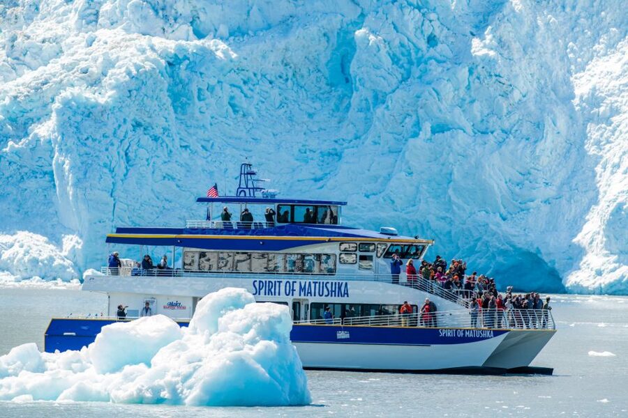Seward: Kenai Fjords National Park Catamaran Cruise w/Lunch - Lunch, seating, and time aboard the catamaran