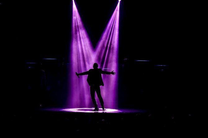 SIX Show in Branson - The Christmas SIXperience in November and December