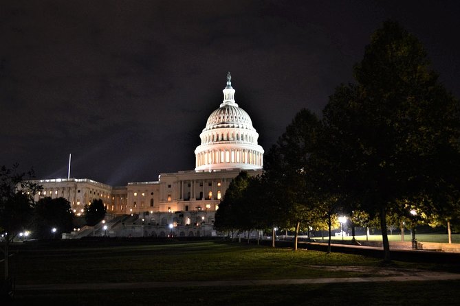 Small Group National Mall Night Tour with 10 Top Attractions - World War II Memorial and the Washington Monument