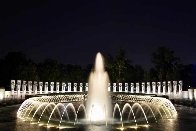 Small Group National Mall Night Tour with 10 Top Attractions - Korean War and Vietnam Veterans Memorials