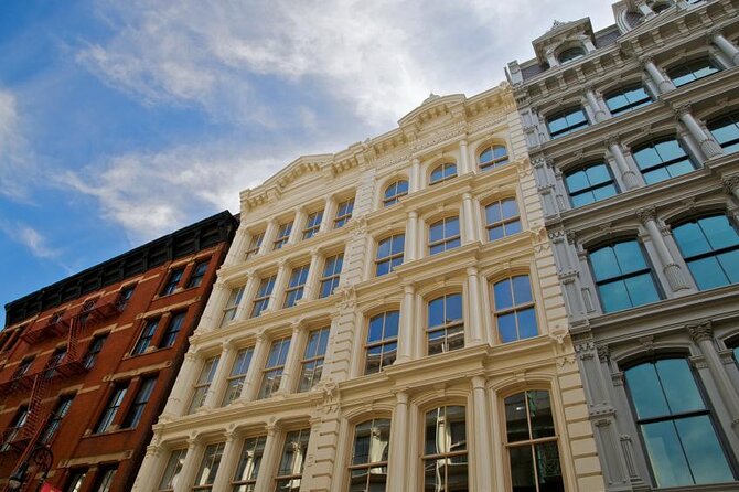 SoHo, Little Italy, and Chinatown Walking Tour in New York - SoHo: cast iron, cobblestones, and city style