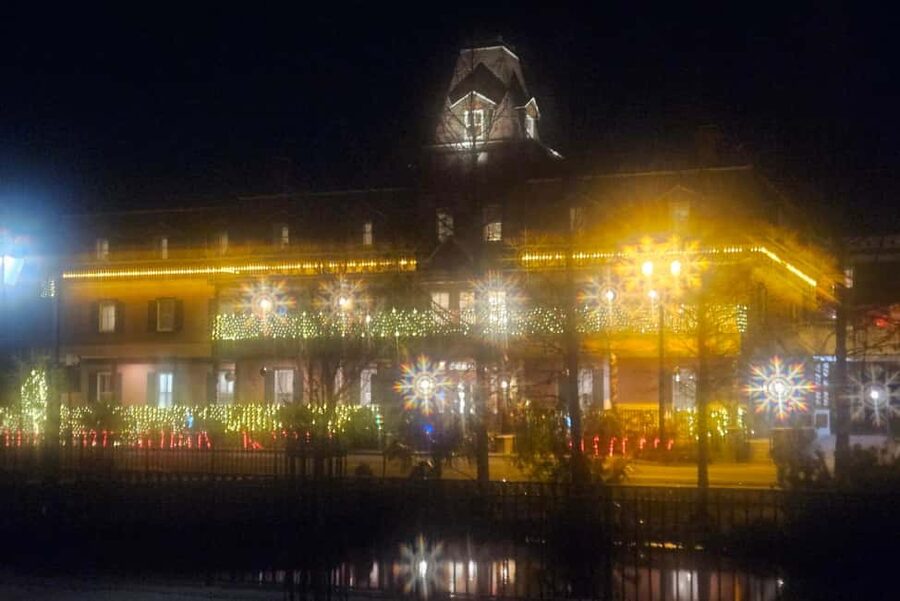 St Augustine: Nights of Lights Trolley Tour - How traffic changes the experience