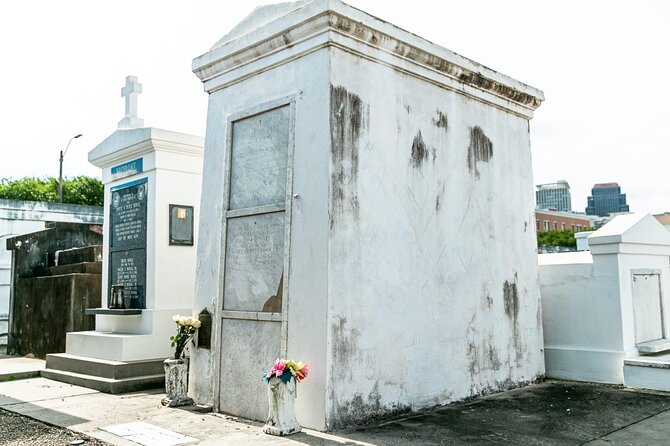 St. Louis Cemetery No. 1 Official Walking Tour - The guide makes or breaks the 45-minute walk