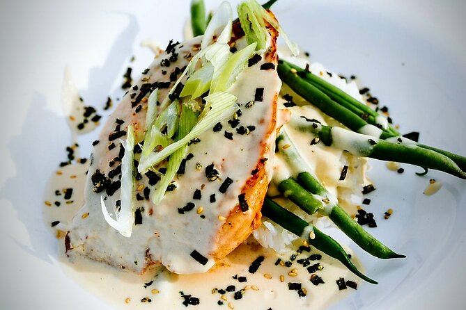 Sunset Dinner Cruise in Honolulu, Hawaii - A freshly prepared dinner, with two main choices