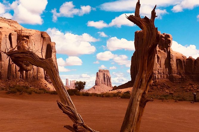 Sunset Tour of Monument Valley - Stop 4: Moccasin Arch, Big Hogan Arch, and live music