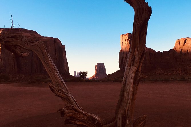 Sunset Tour of Monument Valley - Stop 5: Sun’s Eye and Anasazi petroglyphs