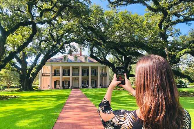Swamp Boat Ride and Oak Alley Plantation Tour from New Orleans - Two Louisiana worlds in one day