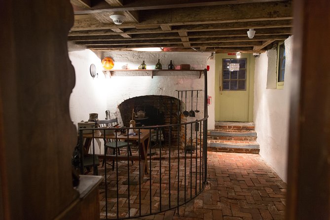 The Constitutional Walking Tour of Philadelphia - New Hall, the First Bank, and Franklin Court