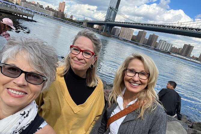 Top Rated Brooklyn Half-Day Food, History & Culture Tour via bus - DUMBO and Brooklyn Bridge Park: the best photo stop