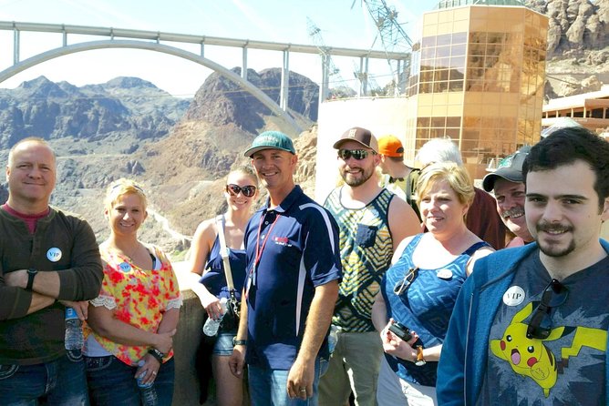Ultimate VIP Hoover Dam Tour from Las Vegas with Lunch - A quick photo at the Las Vegas sign