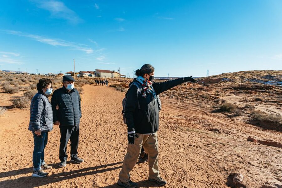 Vegas: Antelope Canyon & Horseshoe Bend Tour at Golden Hour - Horseshoe Bend: a short walk to a very large view