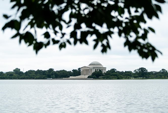 VIP Best of DC with US Capitol + National Archives Reserved Entry - The memorials around the National Mall and Tidal Basin