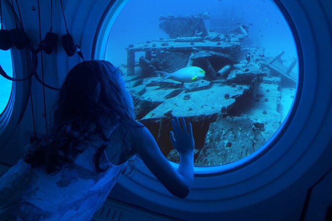 Waikiki: Atlantis Submarine Adventure - Boarding requires a ladder