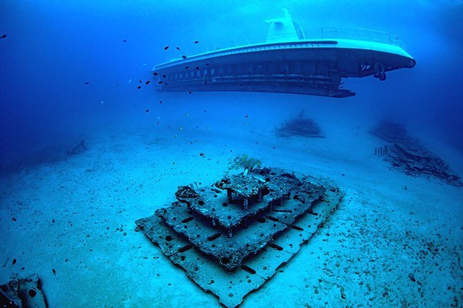 Waikiki: Atlantis Submarine Adventure - Forty-five minutes below Waikiki