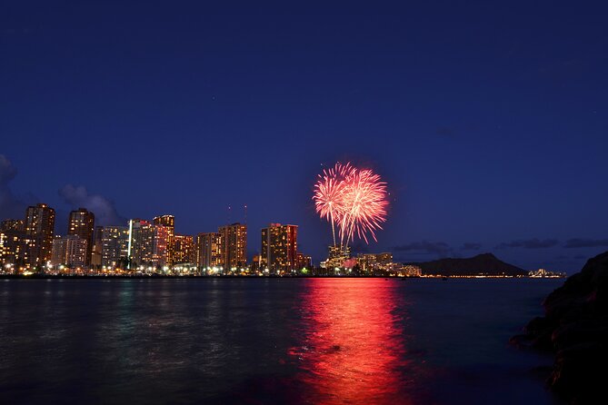 Waikiki: Friday Night Fireworks Catamaran Cruise - Practical tips for a smoother evening