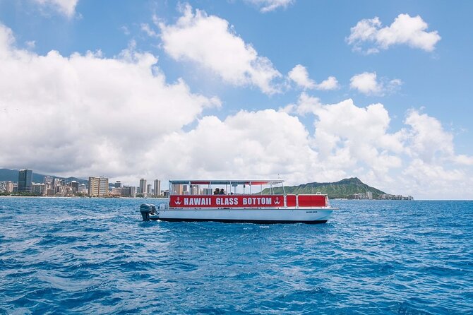 Waikiki Glass Bottom Boat Cruise - The crew makes the short trip worthwhile
