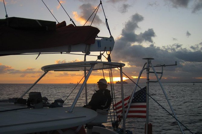 Waikiki Signature Sunset Catamaran Sail - A 90-minute sunset cruise from Waikiki