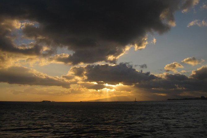 Waikiki Signature Sunset Catamaran Sail - The barefoot rule and what to bring