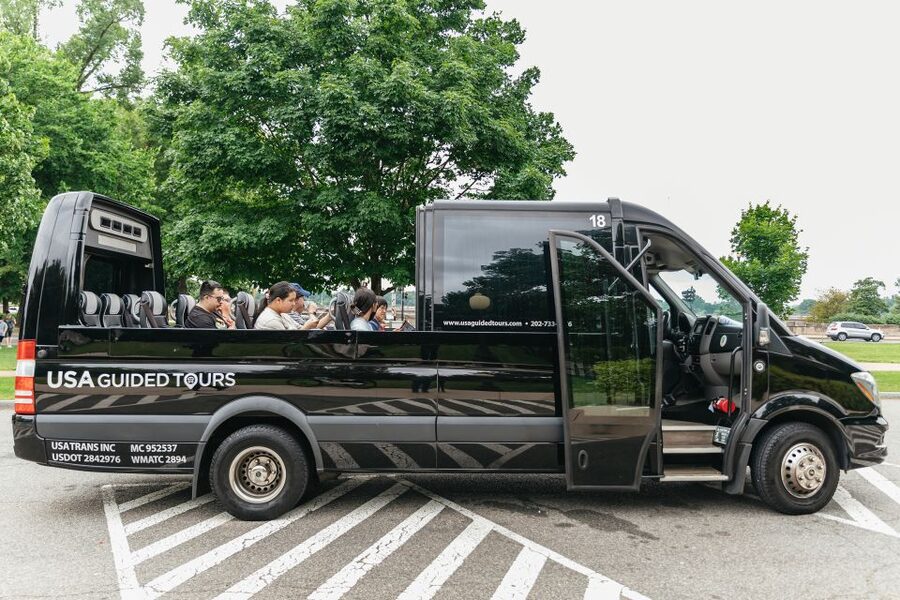 Washington, DC: Full-Day Tour with a Scenic River Cruise - The bus and guide make the biggest difference