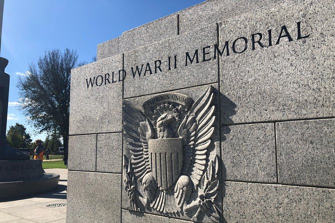 Washington DC Highlights Tour with Top Landmarks and Memorials - World War II Memorial and the Iwo Jima view