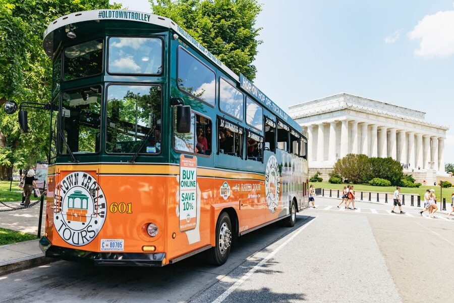 Washington, DC: Hop-On Hop-Off Old Town Trolley City Tour - Museums, portraits, and downtown history