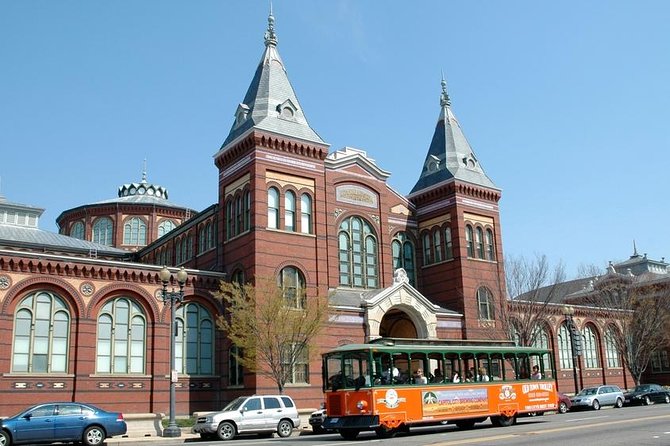 Washington DC Hop-On Hop-off Trolley Tour with 15 Stops - Lincoln Memorial and the war memorials, stop 9