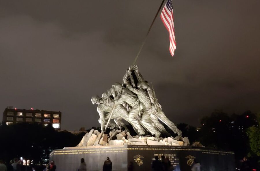 Washington DC: Monuments by Moonlight Nighttime Trolley Tour - Stop one: Lincoln, Vietnam, and Korean War Memorials