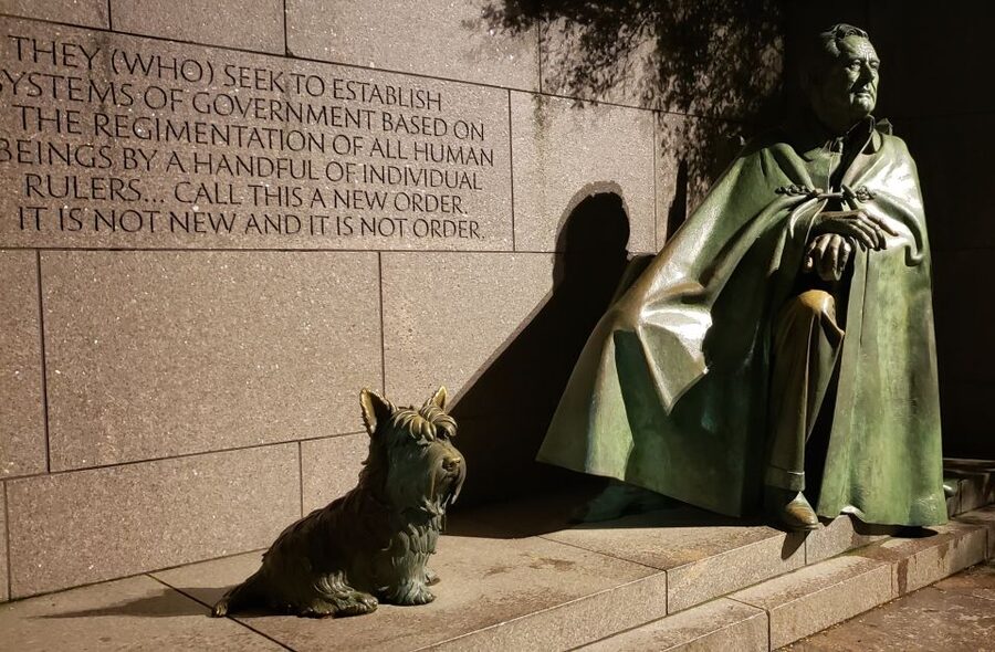 Washington DC: Monuments by Moonlight Nighttime Trolley Tour - What the guides add to the ride