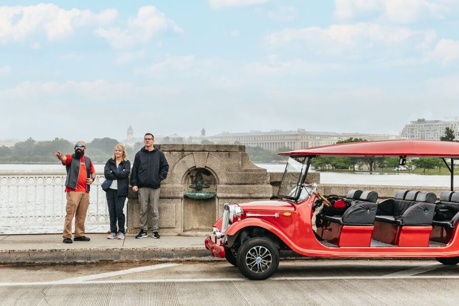 Washington DC: National Mall Tour by Electric Vehicle - The Smithsonian complex and the scale of Washington