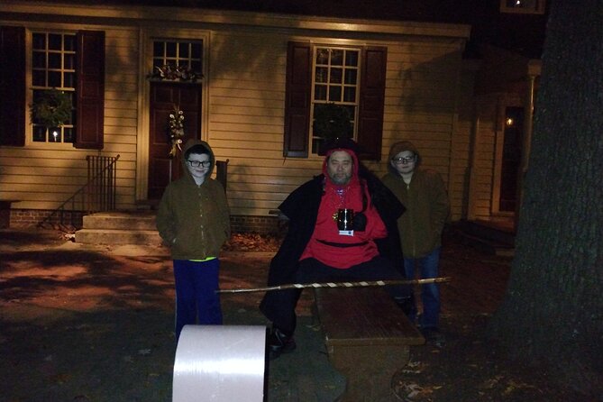 Williamsburg Ghosts, Witches and Pirates Tour - Jones Graveyard is the late-night finish