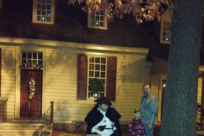 Williamsburg Ghosts, Witches and Pirates Tour - How much walking and waiting should you expect?