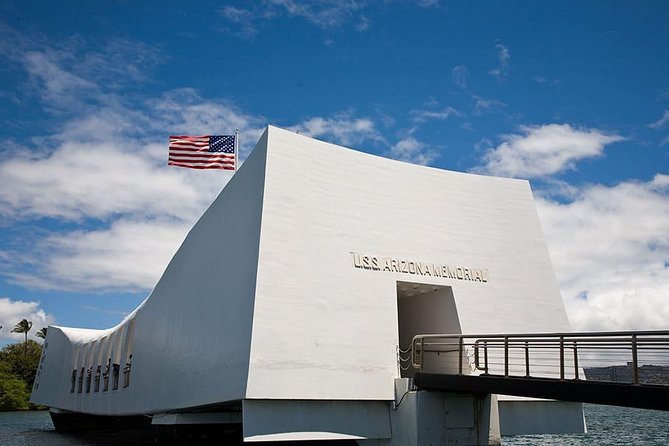 WWII Pearl Harbor Heroes Deluxe Tour - Starting before breakfast in Waikiki