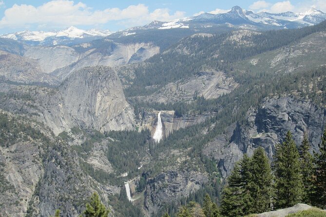 Yosemite Highlights Small Group Tour - The guides shape the whole experience